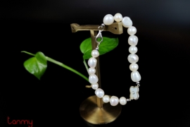 Pearl Bracelet with silver flower